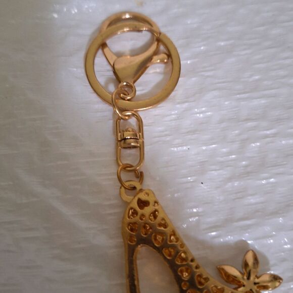 A Women's Keychain Bag Charm Rhinestone High Heeled Pump Shoe Gold Tone. - Picture 6 of 10